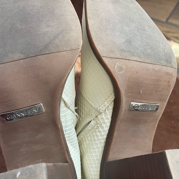 Chic Cream Snakeskin Boots - Picture 5 of 6